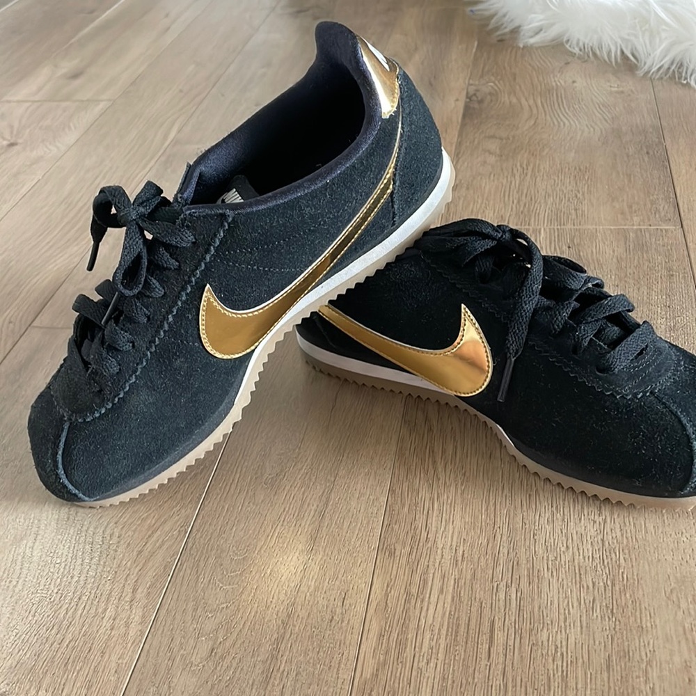 Nike Cortez Black and Gold Shoes NEVER WORN